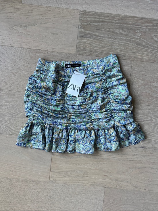 Zara Dresses & Skirts - ZARA Multicolor Woven Polyester Paisley Ruffle Mini Skirt Lined Zip Mid Rise M